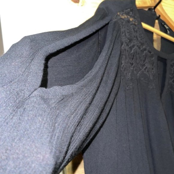 Jessica Simpson Plus Size Flowy Blouse 2X - Picture 3 of 6